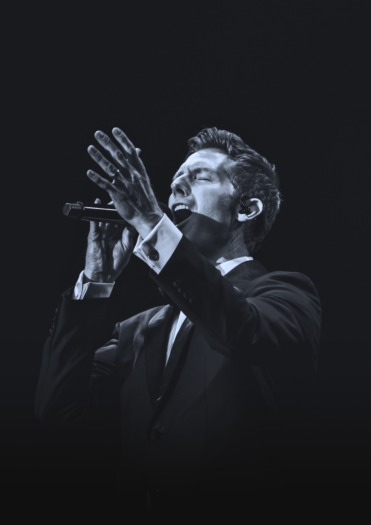 Casey Elliott performing in concert